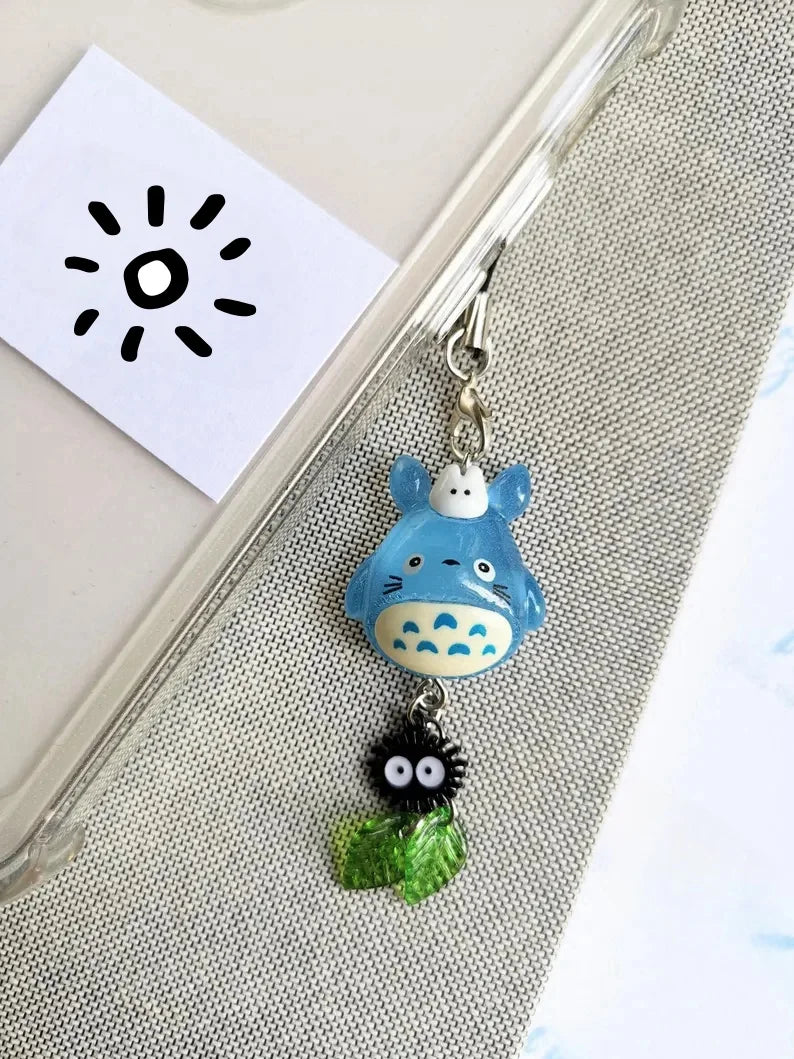 Llavero Exclusivo Inspirado en Studio Ghibli: Blue Cat Chu y Soot Sprite