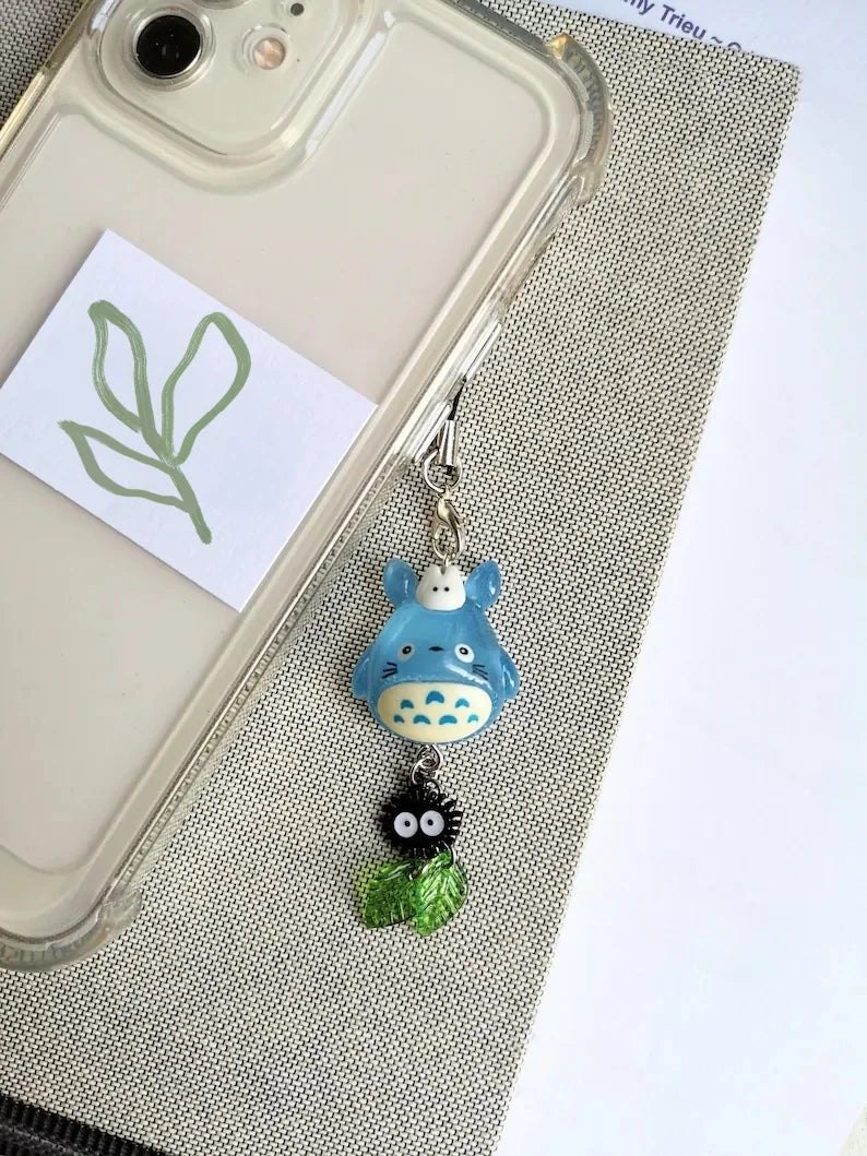 Llavero Exclusivo Inspirado en Studio Ghibli: Blue Cat Chu y Soot Sprite