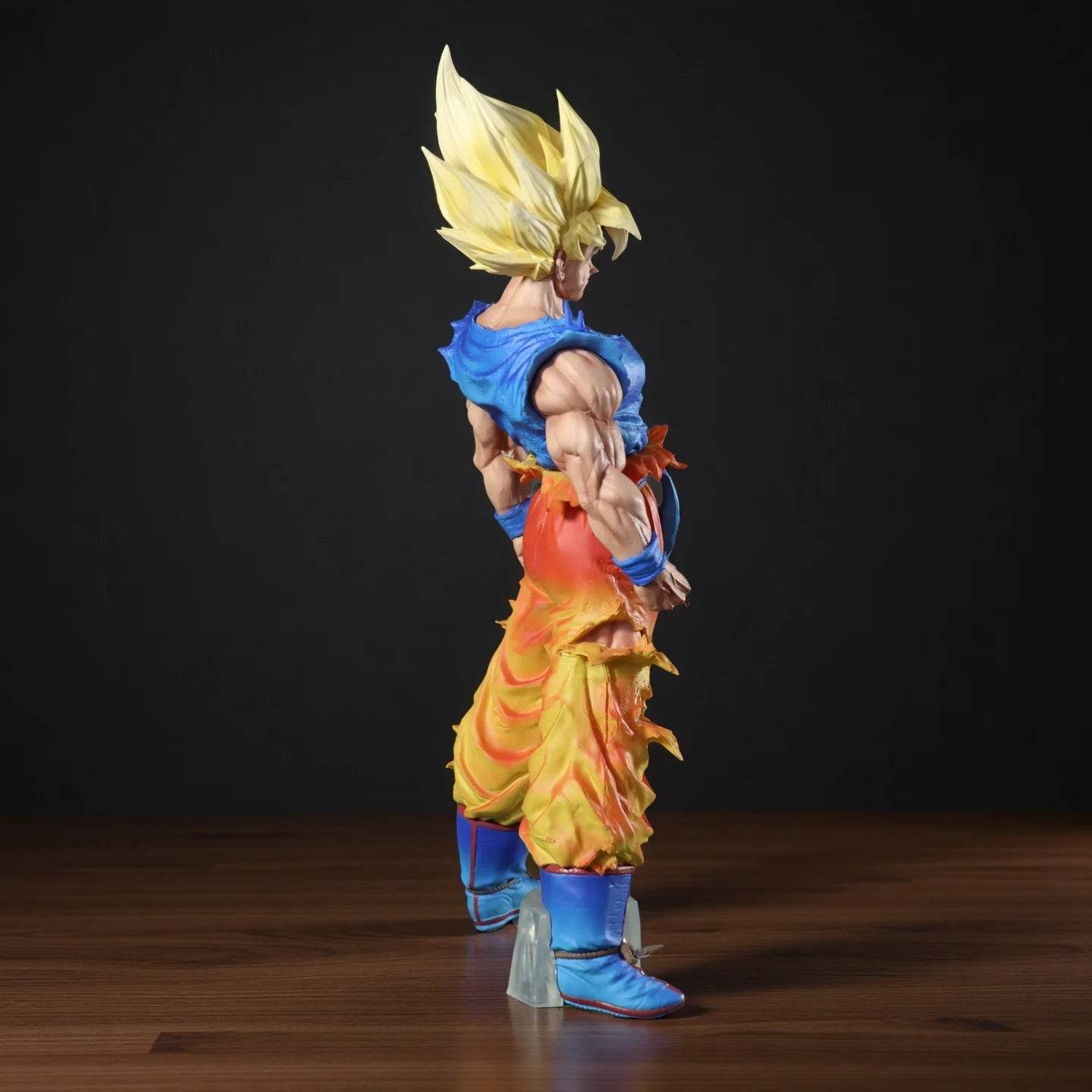 Figura Coleccionable de Son Goku Super Saiyan 27 cm en PVC - GambareG