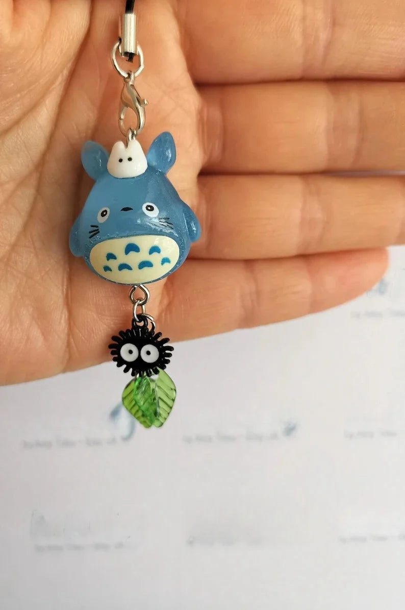 Llavero Exclusivo Inspirado en Studio Ghibli: Blue Cat Chu y Soot Sprite