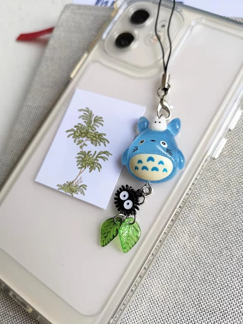 Llavero Exclusivo Inspirado en Studio Ghibli: Blue Cat Chu y Soot Sprite