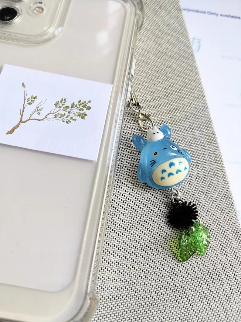 Llavero Exclusivo Inspirado en Studio Ghibli: Blue Cat Chu y Soot Sprite